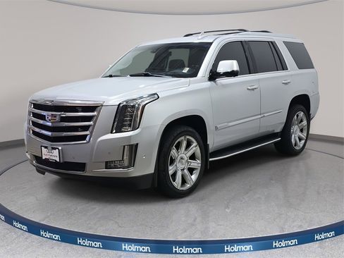 Used 2018 Cadillac Escalade Luxury image 1