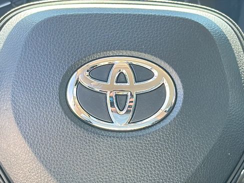 Used 2022 Toyota Corolla LE image 17