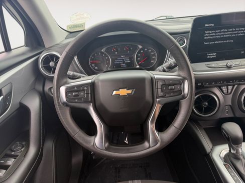 Used 2025 Chevrolet Blazer LT AWD/4WD image 12