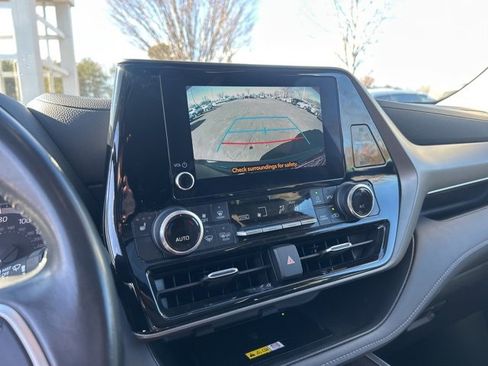 Used 2024 Toyota Highlander XLE image 26