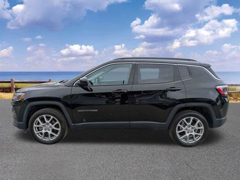 Certified 2022 Jeep Compass Latitude image 5
