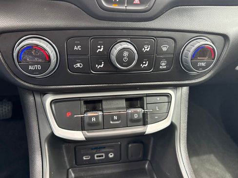 Used 2023 GMC Terrain SLT w/ Elevation Edition FWD image 22