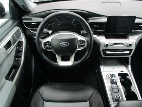 Used 2023 Ford Explorer XLT w/ Equipment Group 202A AWD/4WD image 17