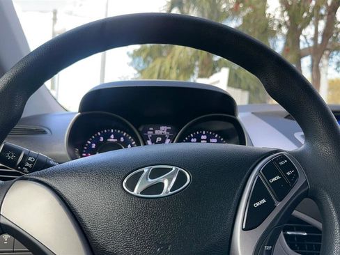 Used 2013 Hyundai Elantra GLS image 12