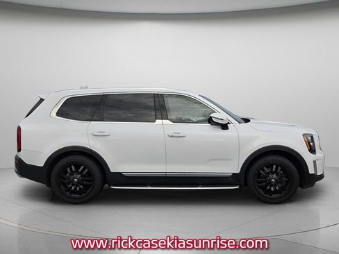 Used 2022 Kia Telluride EX w/ EX Premium Package AWD/4WD image 5