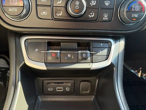 Used 2024 GMC Terrain SLT FWD image 24