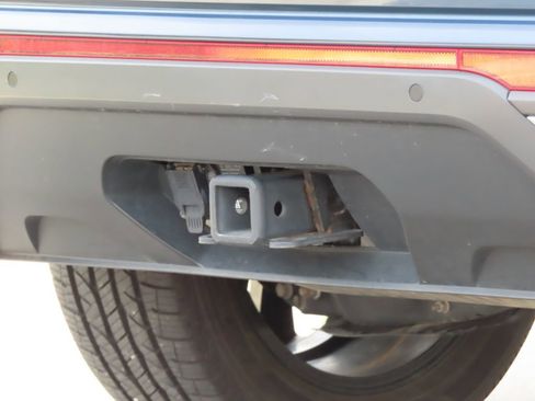 Used 2022 Volkswagen Atlas Cross Sport SE image 12