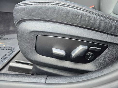 Used 2021 BMW 540i xDrive w/ Premium Package image 23