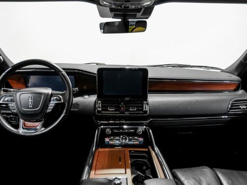 Used 2021 Lincoln Navigator Reserve image 14