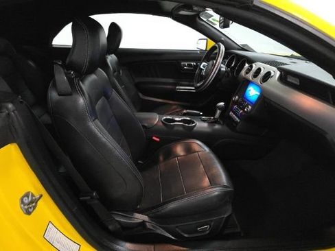 Used 2017 Ford Mustang Premium image 5