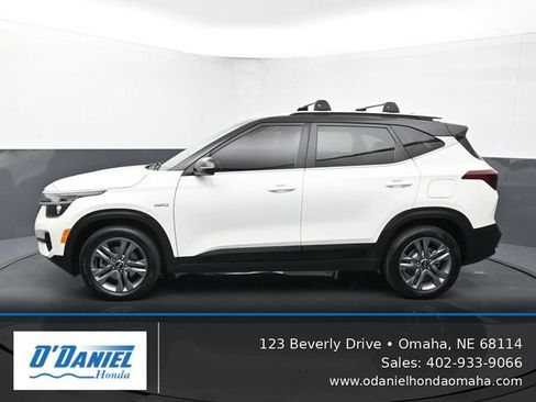 Used 2021 Kia Seltos S AWD/4WD image 2