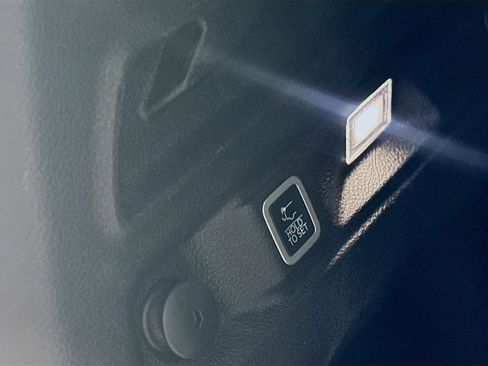 Used 2024 Jeep Grand Cherokee L Altitude image 29