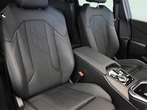 Used 2025 BMW X3 xDrive30i w/ Convenience Package image 9