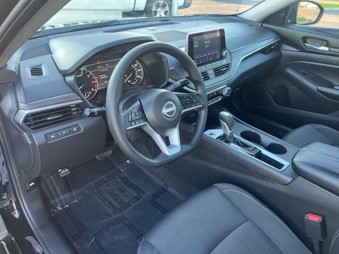 Used 2025 Nissan Altima 2.5 SV FWD image 20