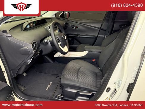 Used 2016 Toyota Prius Three image 37