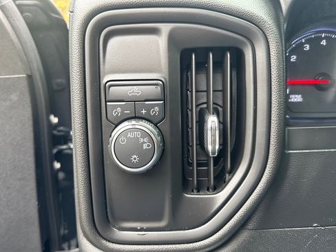 Used 2019 Chevrolet Silverado 1500 Custom w/ Custom Value Package RWD image 10