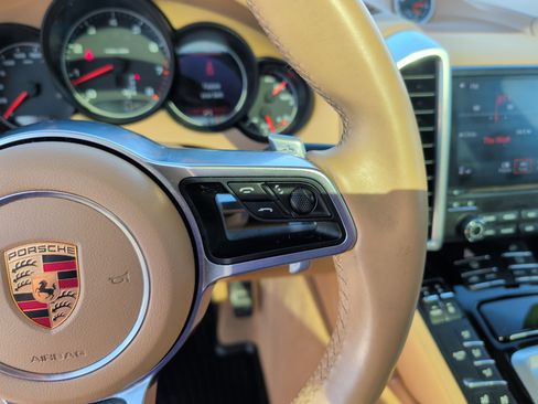 Used 2017 Porsche Cayenne Platinum Edition image 20