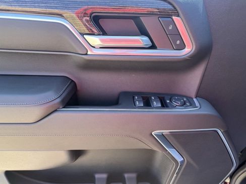 Used 2024 GMC Sierra 1500 Elevation image 12