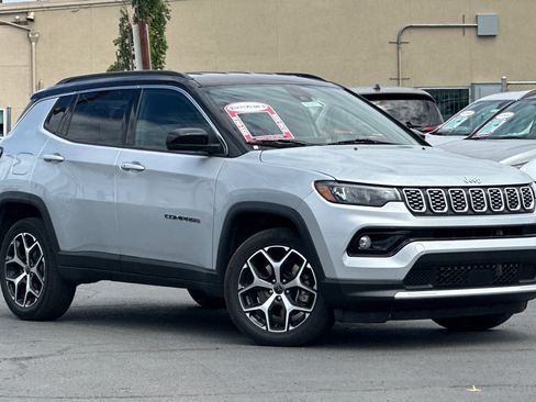 Used 2025 Jeep Compass Limited AWD/4WD image 2