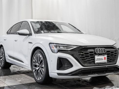 Used 2024 Audi Q8 e-tron Premium Plus image 1