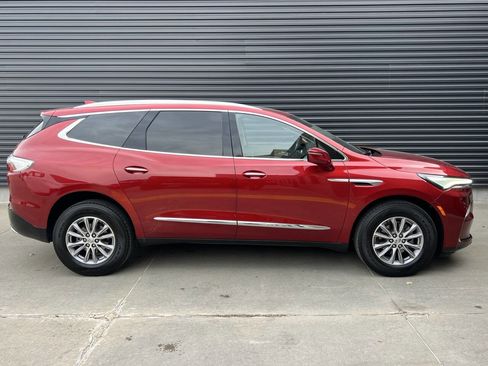 Used 2023 Buick Enclave Essence image 10
