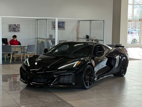 Used 2024 Chevrolet Corvette Z06 image 6