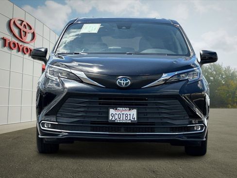 Certified 2022 Toyota Sienna XLE AWD/4WD image 8