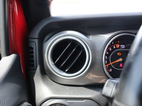 Used 2018 Jeep Wrangler Unlimited Sahara w/ Cold Weather Group AWD/4WD image 6