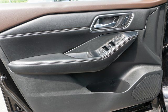 Used 2021 Nissan Rogue SL AWD/4WD image 17