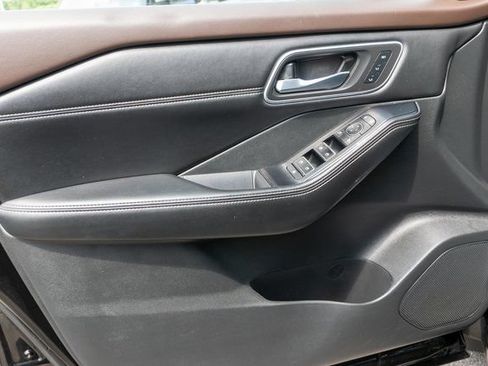 Used 2021 Nissan Rogue SL AWD/4WD image 17