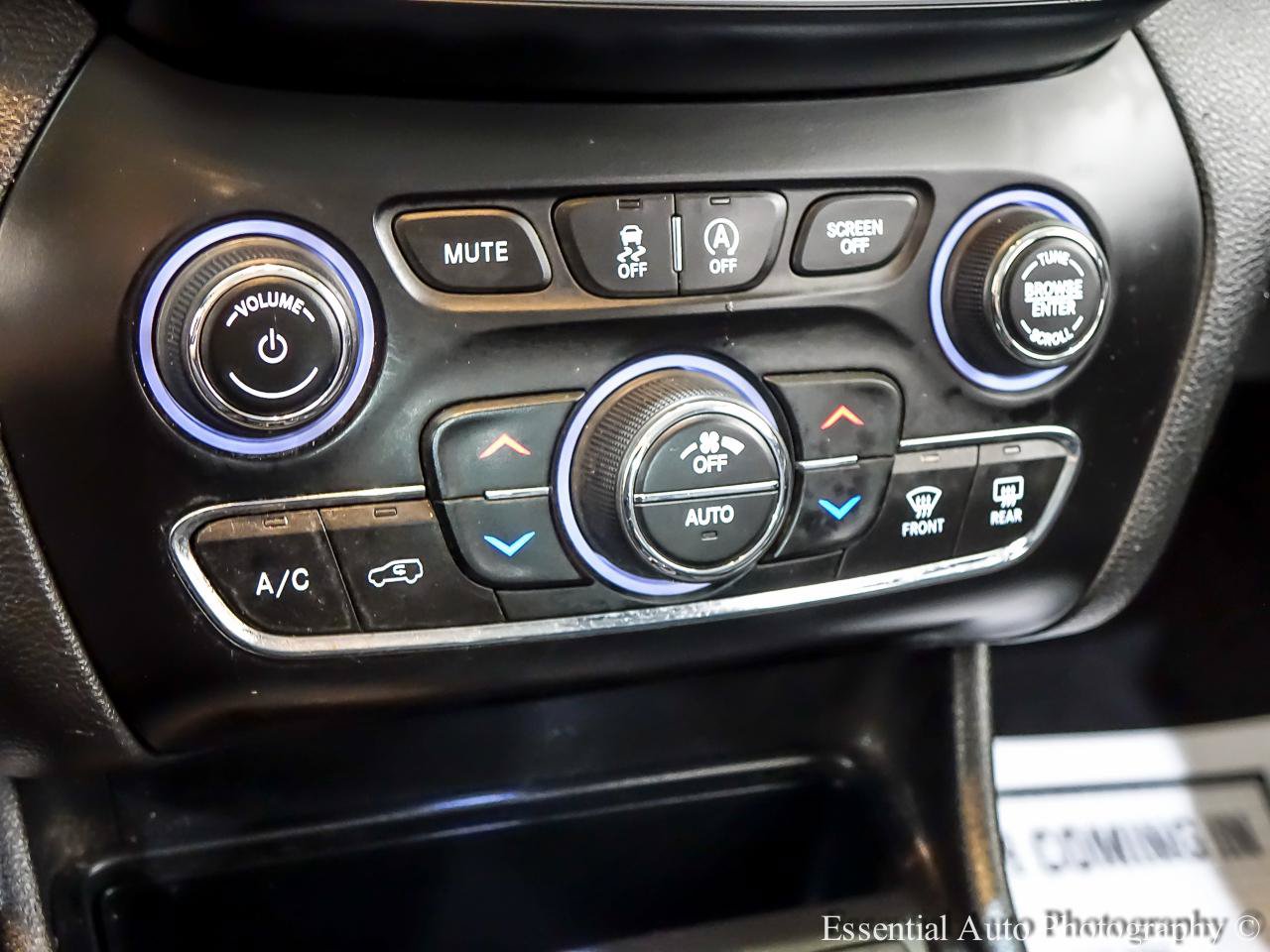 Used 2019 Jeep Cherokee Limited AWD/4WD image 22