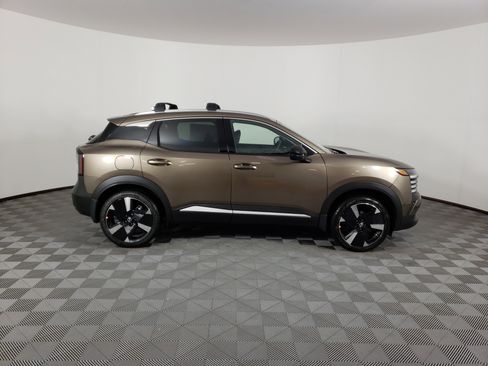 New 2026 Nissan Kicks SR w/ Cold Weather Package image 5