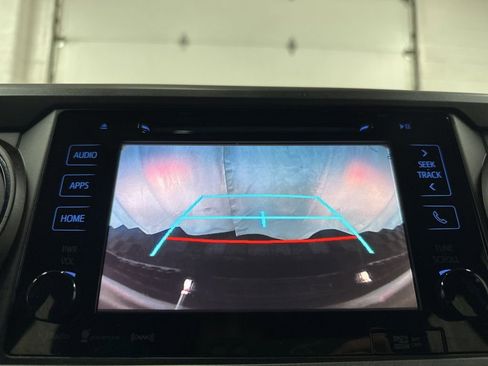 Used 2019 Toyota Tacoma TRD Sport AWD/4WD image 31