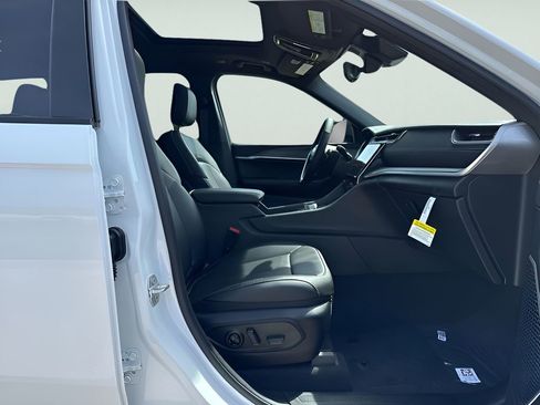 New 2025 Jeep Grand Cherokee Limited 4xe image 12