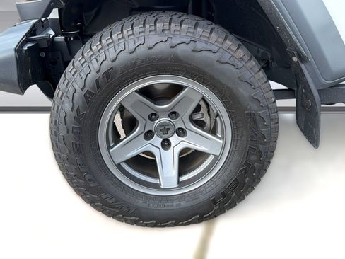 Used 2024 Jeep Wrangler Sport AWD/4WD image 12