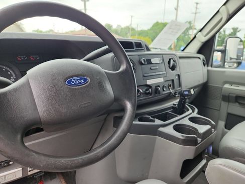 Used 2017 Ford E-450 and Econoline 450 Super Duty w/ Power Windows & Locks Group image 10