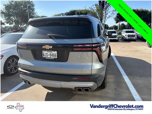 Used 2025 Chevrolet Traverse LT w/ Driver Confidence Package FWD image 9