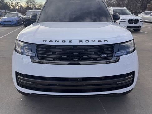 Used 2025 Land Rover Range Rover SE image 1