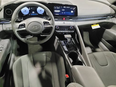 Used 2024 Hyundai Elantra SEL w/ Convenience Package image 22