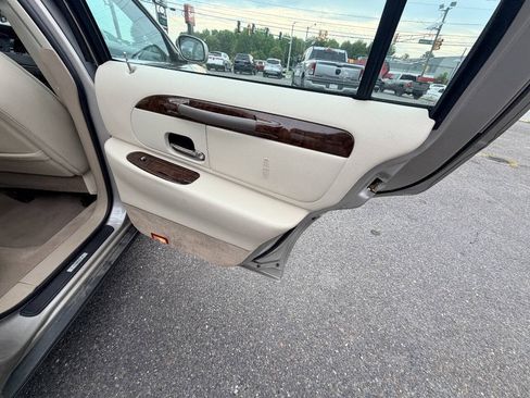 Used 1999 Lincoln Town Car Signature RWD image 67