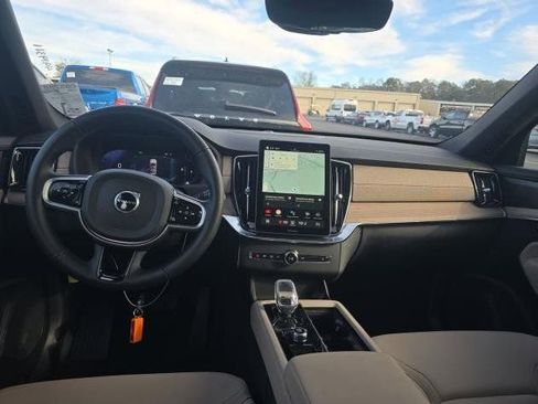 Used 2025 Volvo XC90 B5 Plus image 8