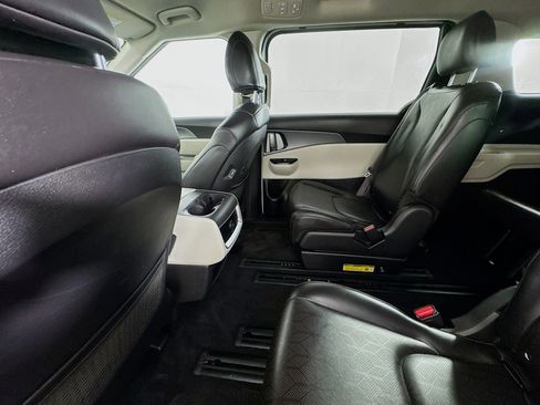 Used 2024 Kia Carnival LX image 24