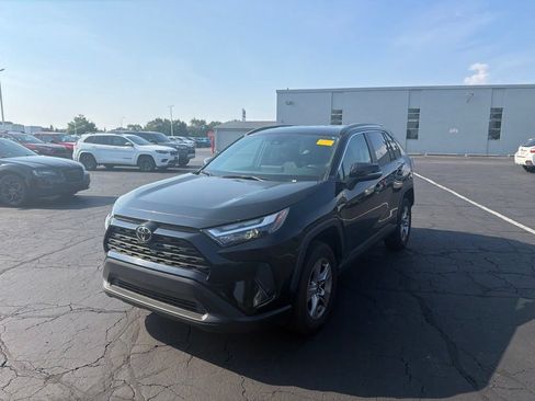 Used 2025 Toyota RAV4 XLE AWD/4WD image 2