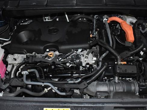 Used 2024 Toyota Highlander XLE image 10