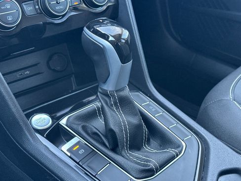 Used 2024 Volkswagen Taos SE image 19