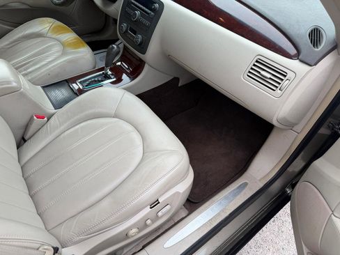 Used 2010 Buick Lucerne CXL FWD image 10