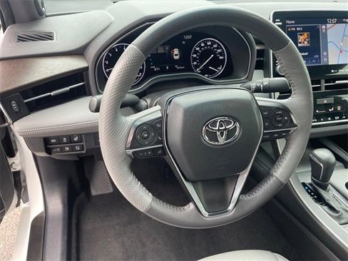 Used 2022 Toyota Avalon Limited image 9