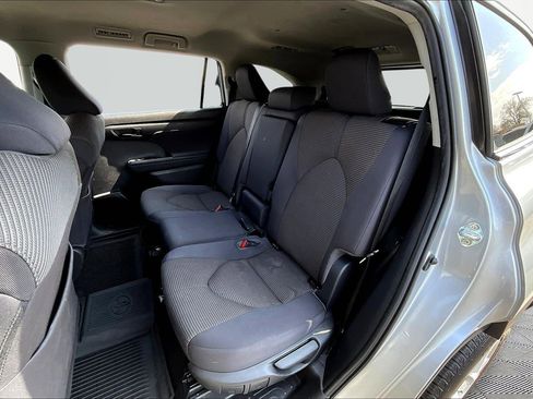 Used 2023 Toyota Highlander LE FWD image 22