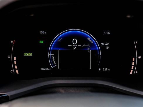 Used 2025 Toyota Camry SE FWD image 17