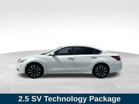 Used 2018 Nissan Altima 2.5 SV w/ 2.5 SV Technology Package FWD image 2